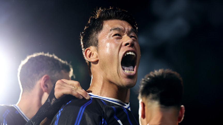 Auckland makes A-League history with grand-final triumph over Sydney
