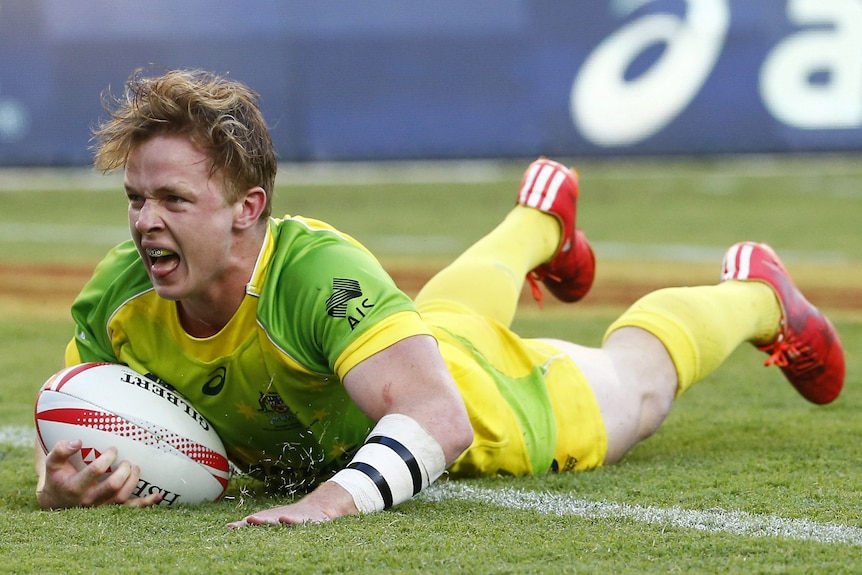 Henry Hutchison playing for Australia in a rugby sevens match in 2016.
