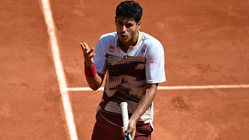 Beaten Paraguayan says French Open clash 'needs to be umpired by a man'