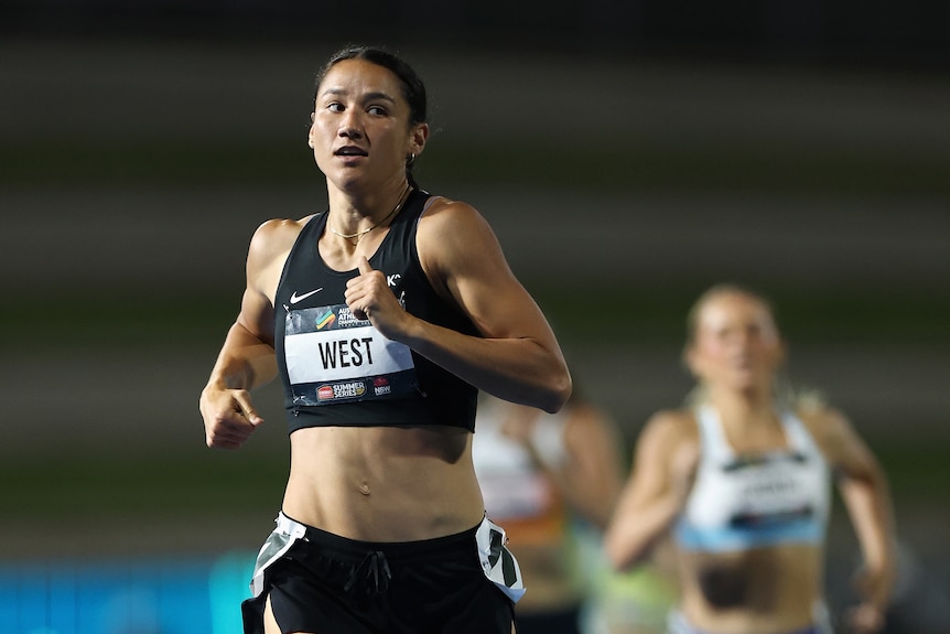 Tori West runs on the track during the heptathlon 800 metres at the Australian Athletics Championships.